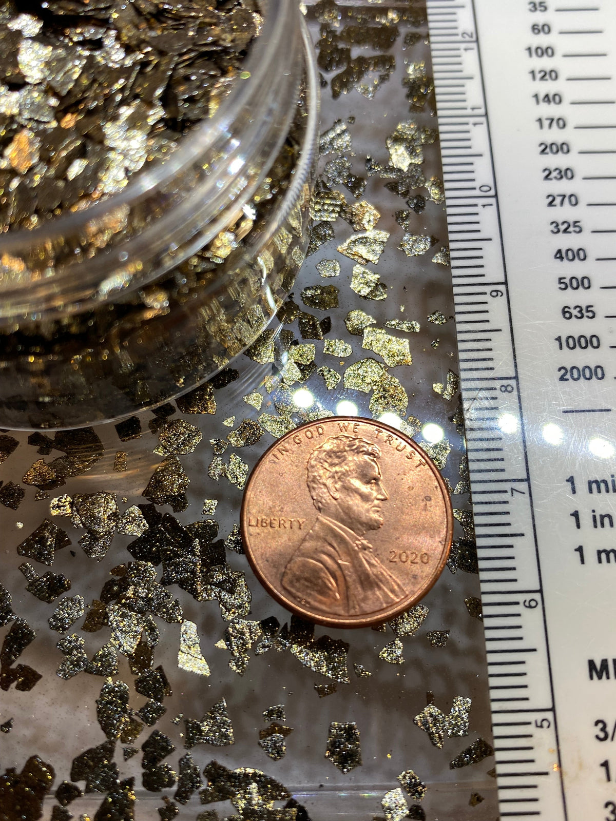 Pale Gold Chromatic Flakes