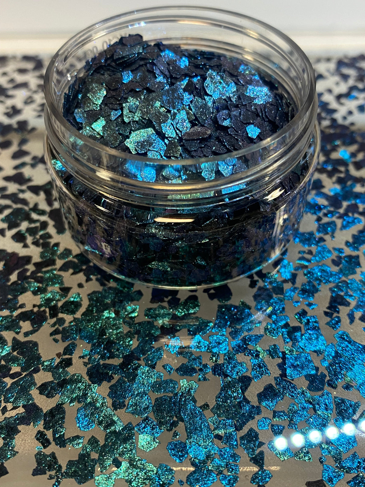 Turquoise-Blue Chromatic Flakes